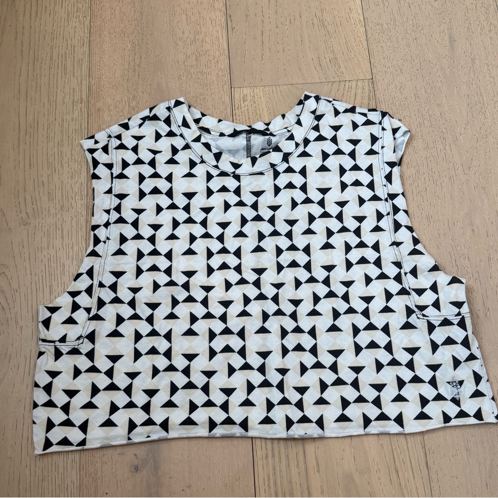 Free People FP movement inspire tank top Trippy Geo Glowing Black & Ivory XL